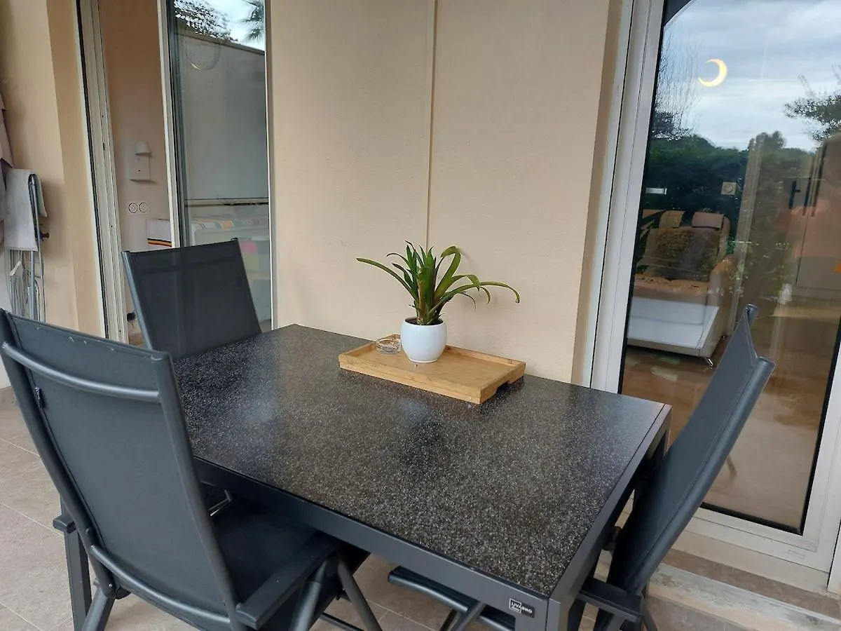 Apartment Bagatelle Studio 3Etoiles Rez De Jardin Axelle Locappart Mandelieu-la-Napoule France